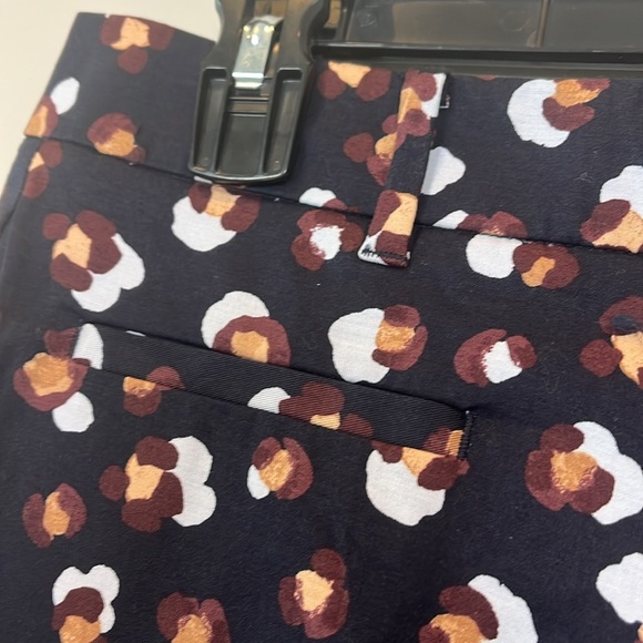 Ann Taylor NWT The Crop Navy Multicolor Animal Print Cropped Pants Curvy Size 8 - Picture 7 of 12